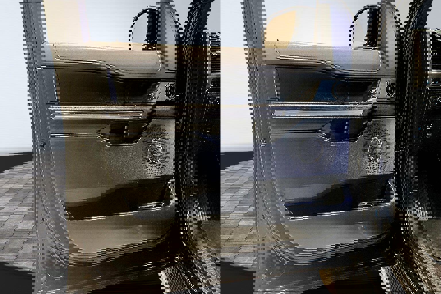 Used 2021 Ford Expedition XLT image 19