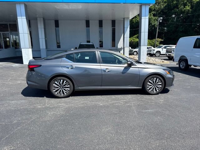 Used 2024 Nissan Altima 2.5 SV FWD image 19