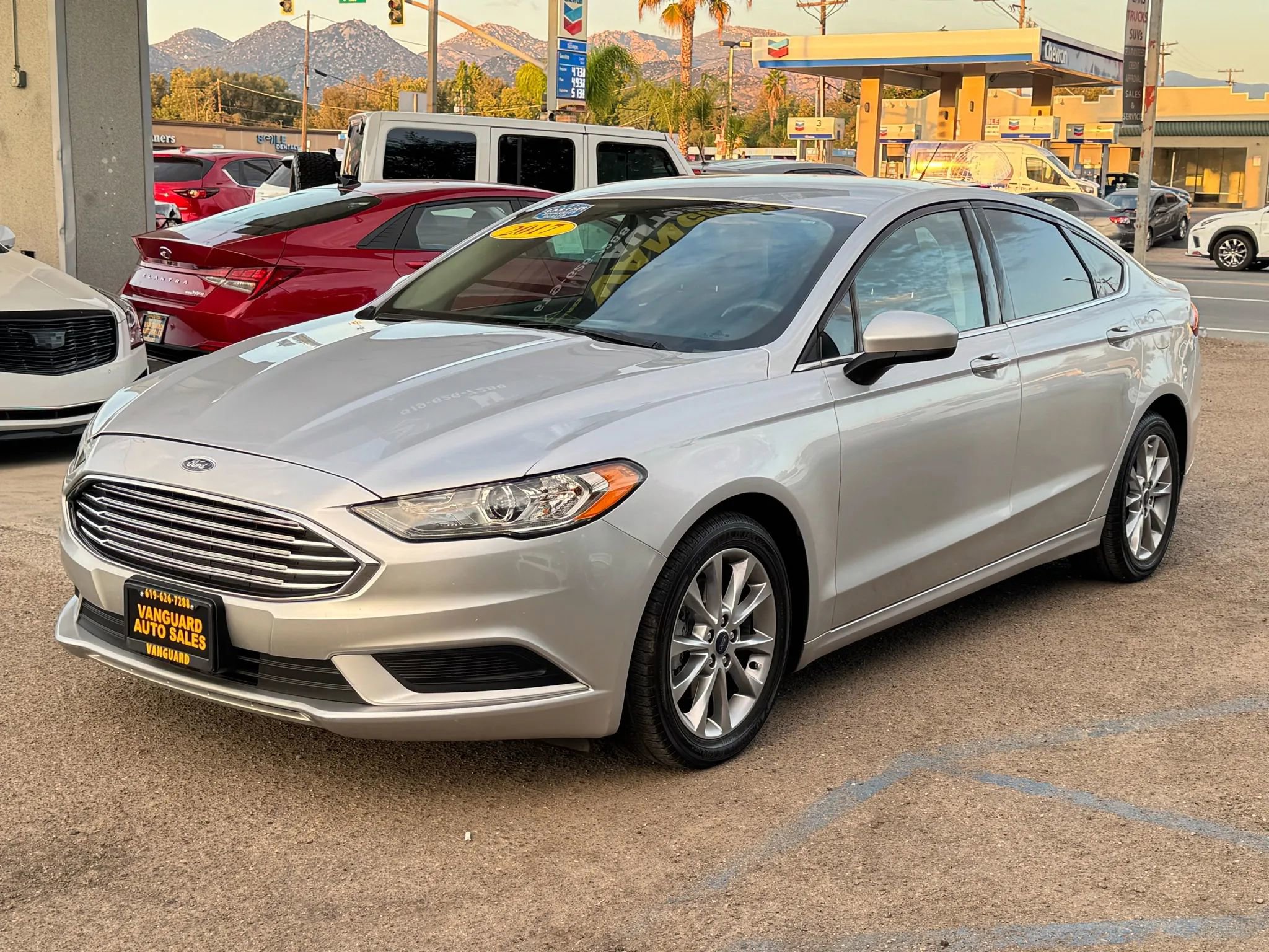 Used 2017 Ford Fusion SE w/ Fusion SE Technology Package FWD image 6