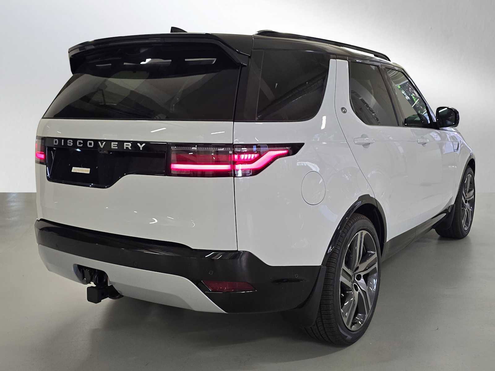 New 2026 Land Rover Discovery Limited Edition AWD/4WD image 3