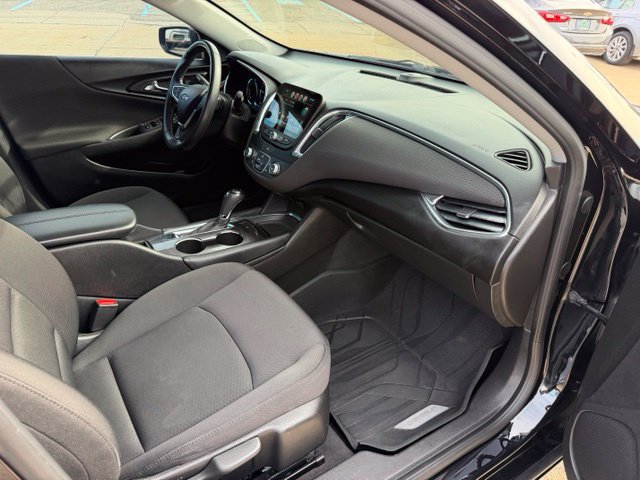 Used 2018 Chevrolet Malibu LT w/ Redline Edition FWD image 14