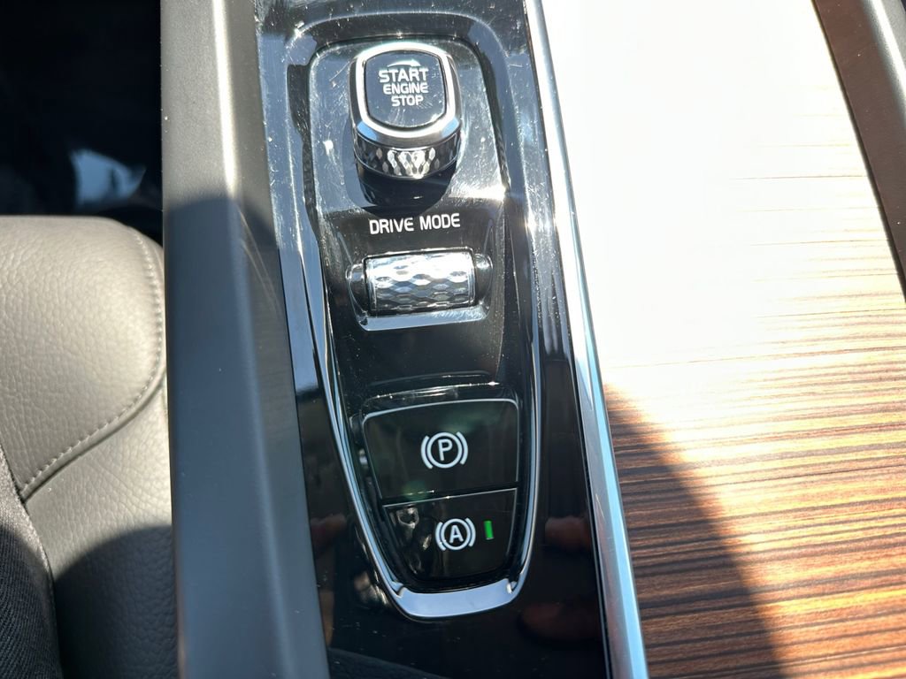 Used 2021 Volvo XC60 T5 Momentum image 20