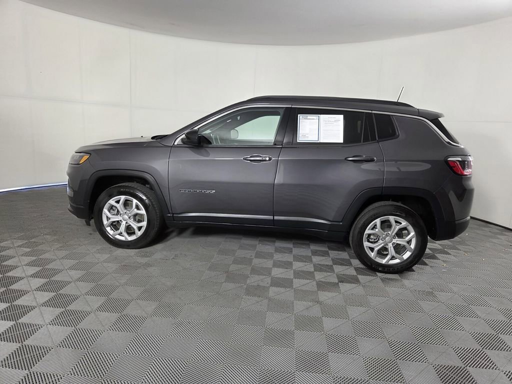 Used 2024 Jeep Compass Latitude AWD/4WD image 9