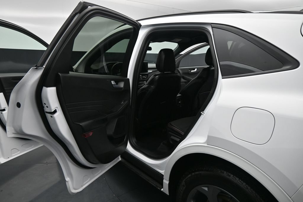 Certified 2023 Ford Escape ST-Line w/ Tech Pack #1 AWD/4WD image 17
