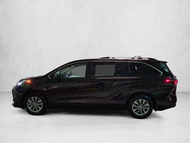 Certified 2026 Toyota Sienna LE FWD image 9