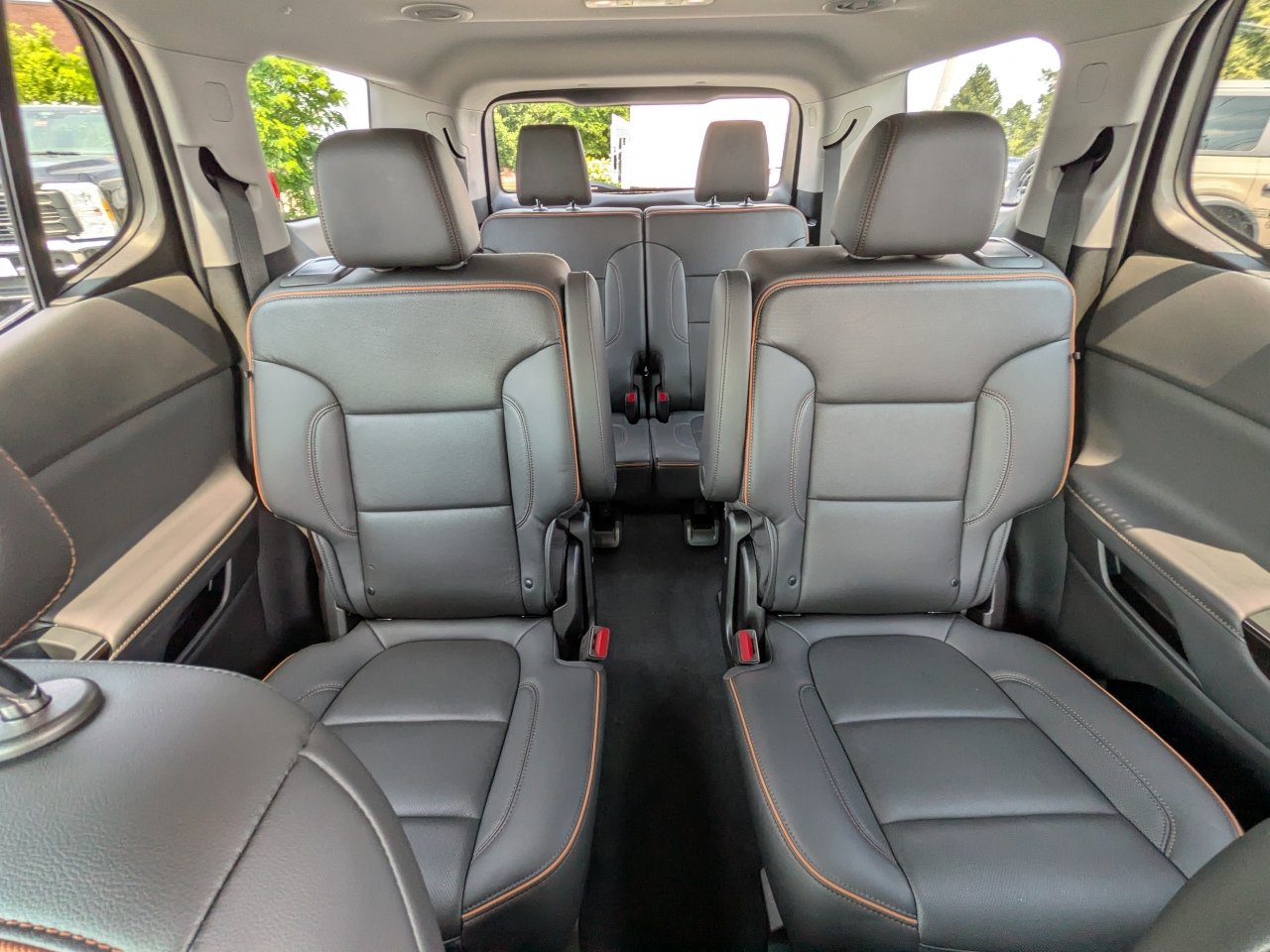 Used 2022 GMC Acadia AT4 w/ Preferred Package AWD/4WD image 17