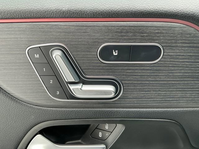 Used 2023 Mercedes-Benz EQB 300 4MATIC image 14