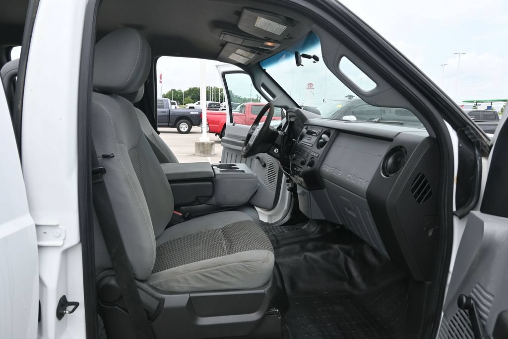 Used 2014 Ford F550 2WD Crew Cab Super Duty image 23
