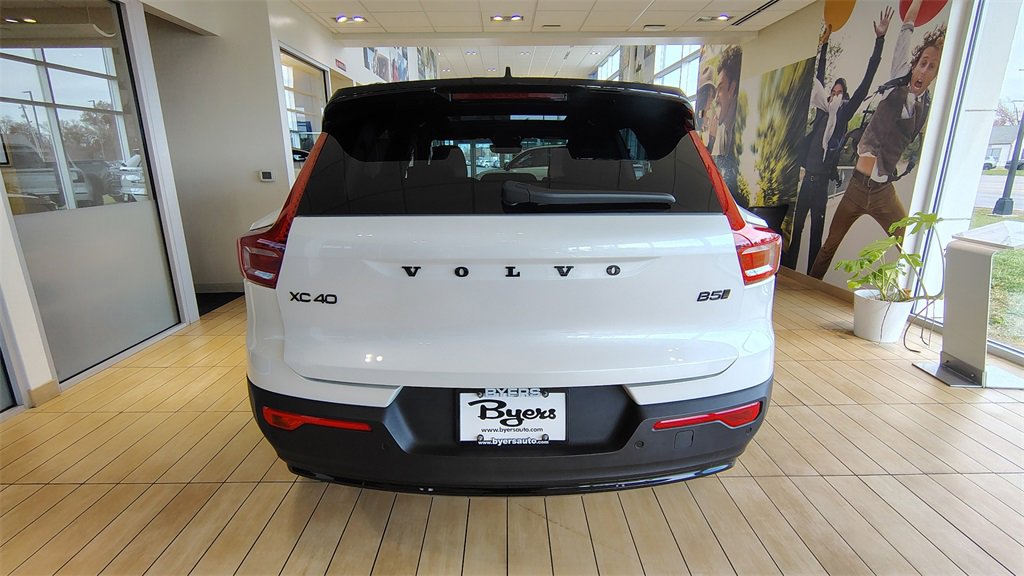 New 2026 Volvo XC40 B5 Ultra w/ Protection Package Premier image 24