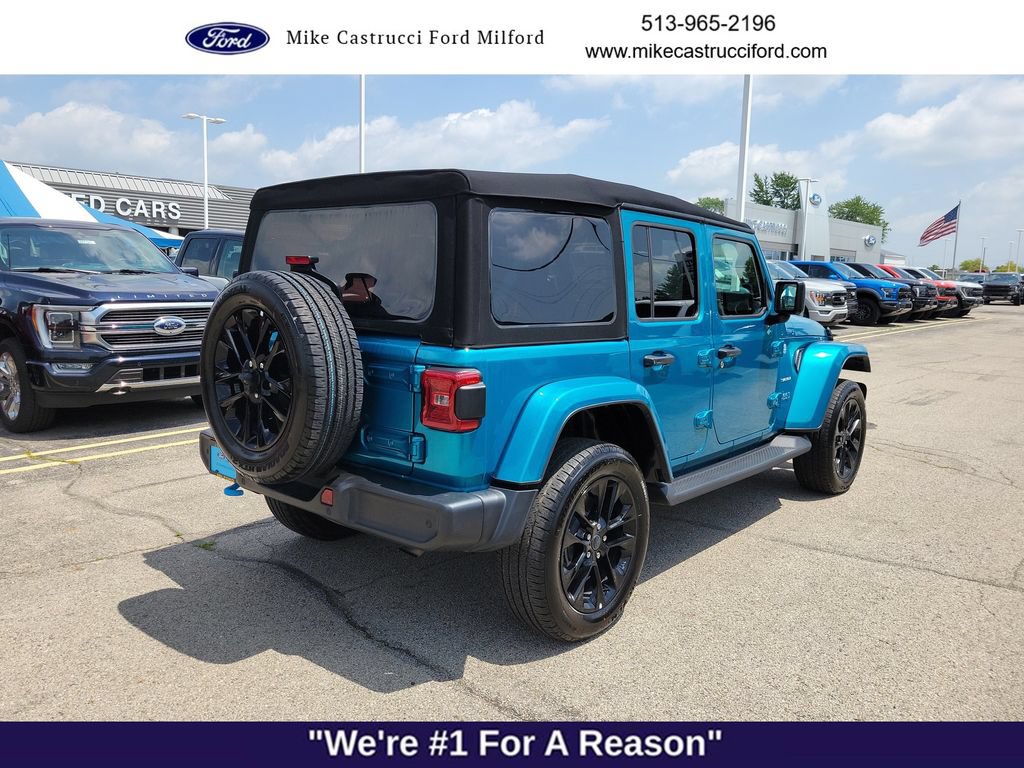 Used 2024 Jeep Wrangler Unlimited Sahara w/ Technology Group AWD/4WD image 5