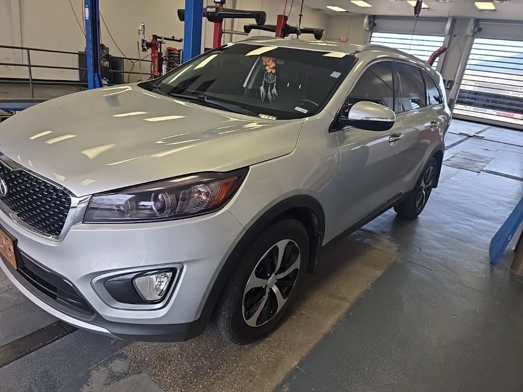 Used 2016 Kia Sorento EX FWD image 2