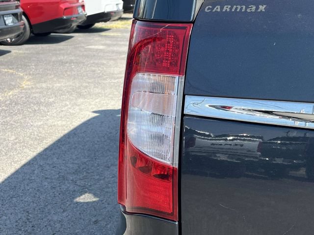 Used 2014 Chrysler Town & Country Touring-L w/ Driver Convenience Group FWD image 10