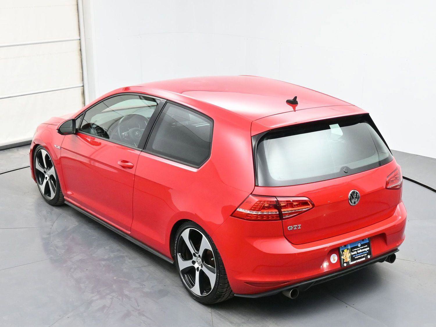 Used 2015 Volkswagen Golf S image 31