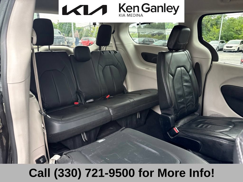 Used 2017 Chrysler Pacifica Touring-L Plus w/ Advanced Safetytec Group FWD image 37