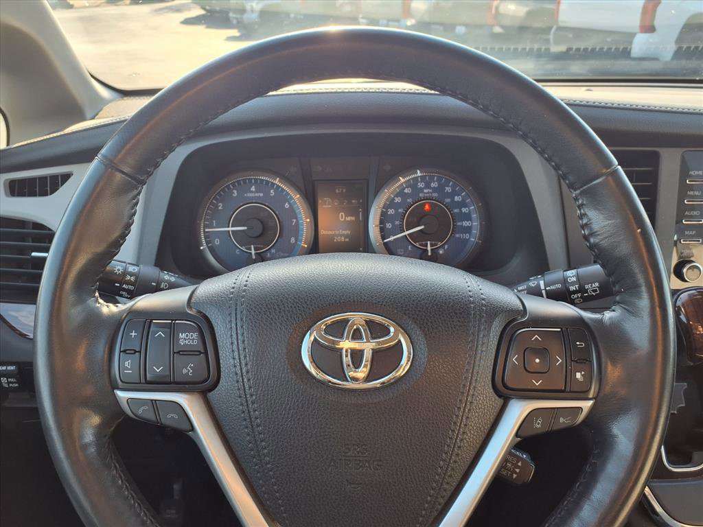 Used 2018 Toyota Sienna Limited Premium w/ Carpet Mat Package image 18