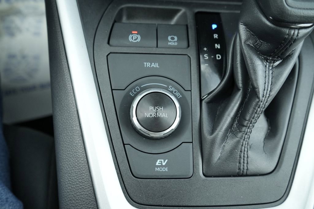 Used 2024 Toyota RAV4 LE image 32
