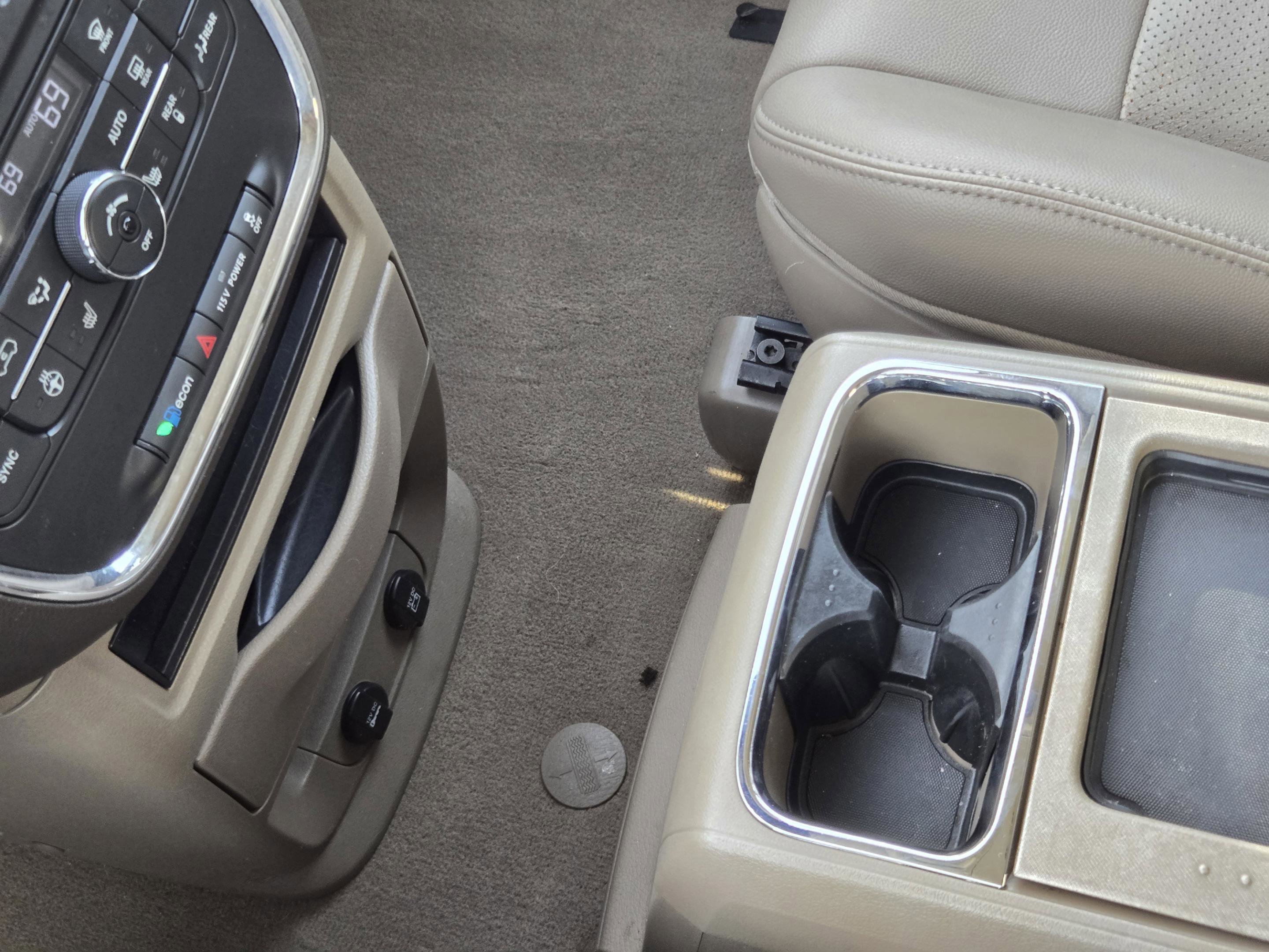 Used 2013 Chrysler Town & Country Touring-L w/ Driver Convenience Group FWD image 16