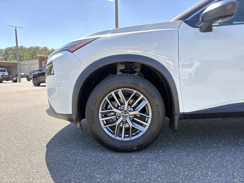 Used 2023 Nissan Rogue S image 10