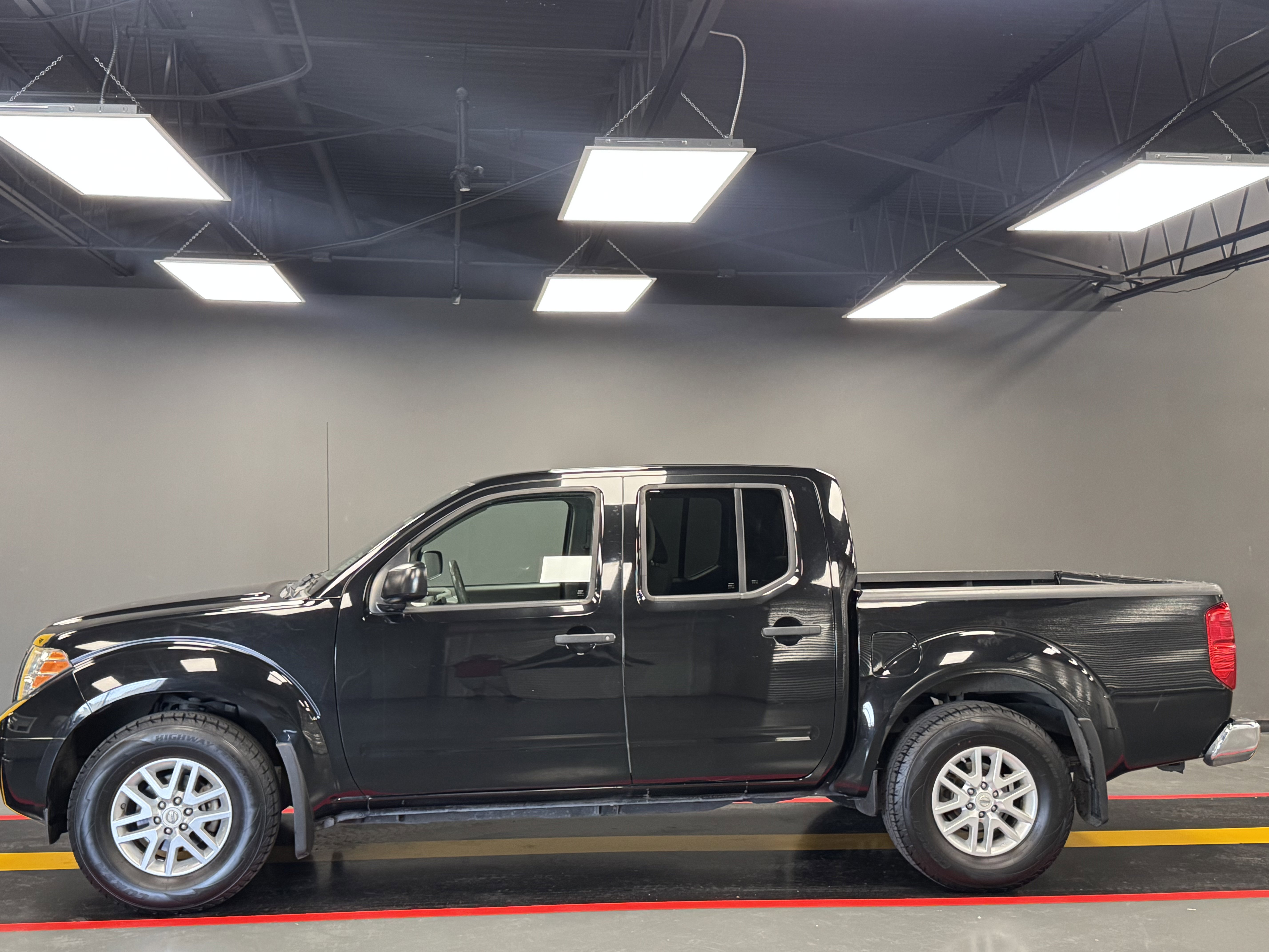 Used 2019 Nissan Frontier SV image 7
