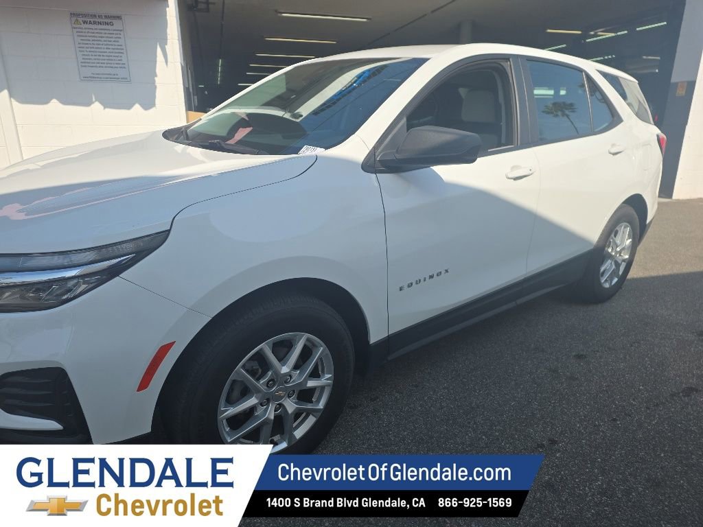 Used 2022 Chevrolet Equinox LS FWD image 2
