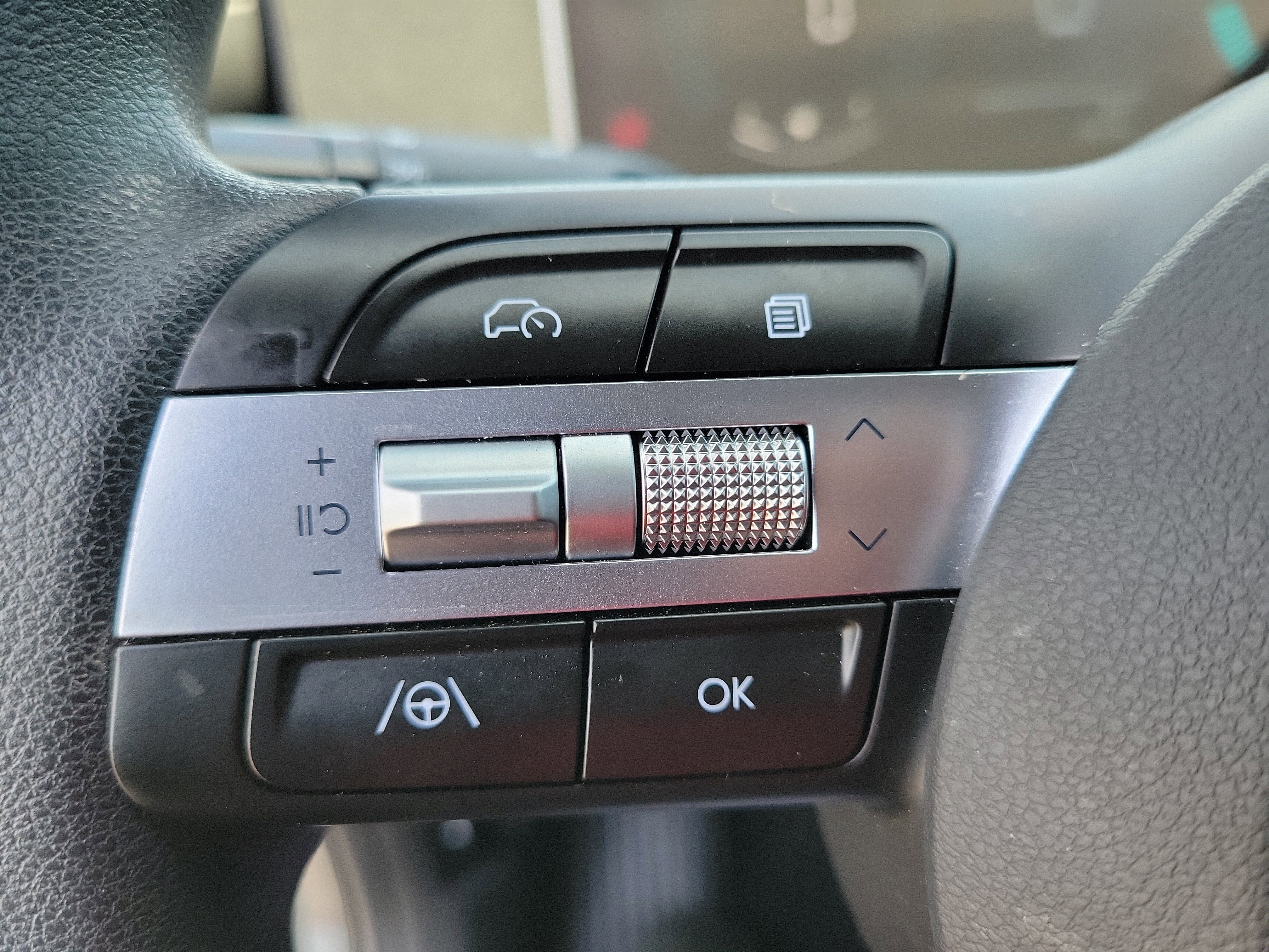 Used 2025 Hyundai Santa Cruz SE image 21