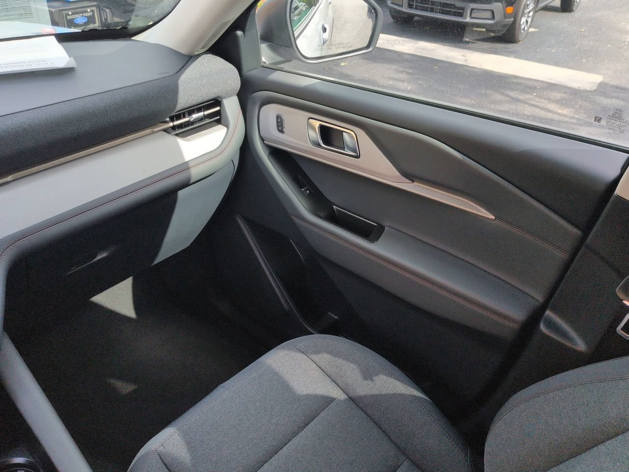 Certified 2025 Ford Explorer Active RWD image 17