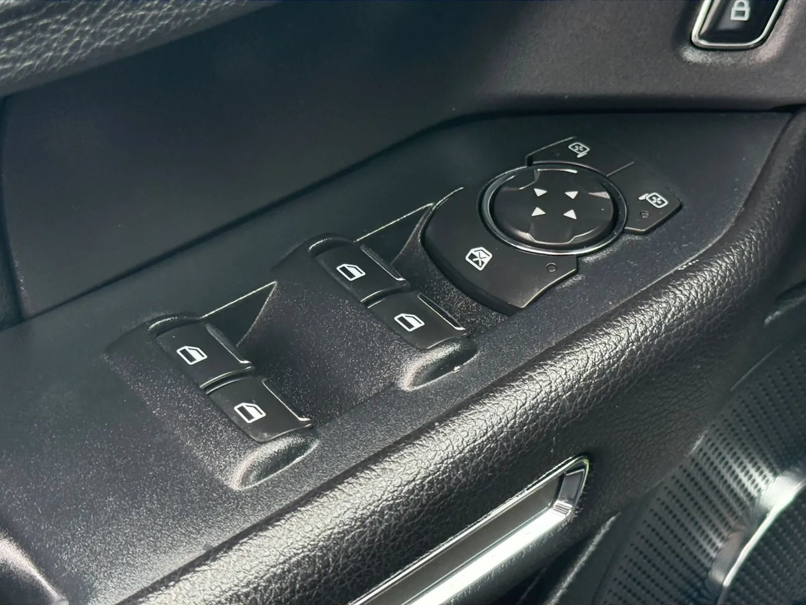 Used 2018 Ford Expedition XLT AWD/4WD image 40