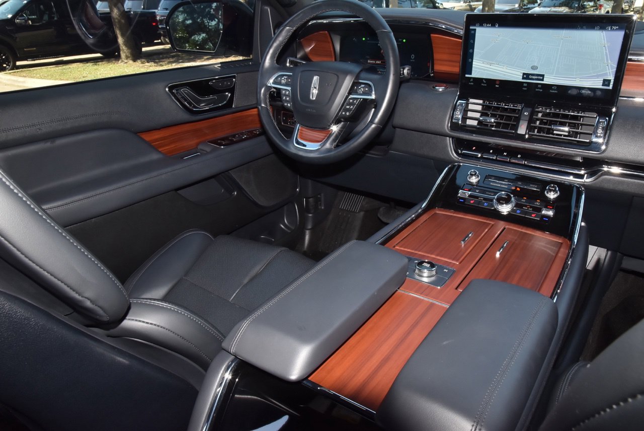 Used 2023 Lincoln Navigator 2WD image 16
