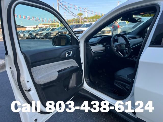 Used 2024 Jeep Compass Latitude AWD/4WD image 4
