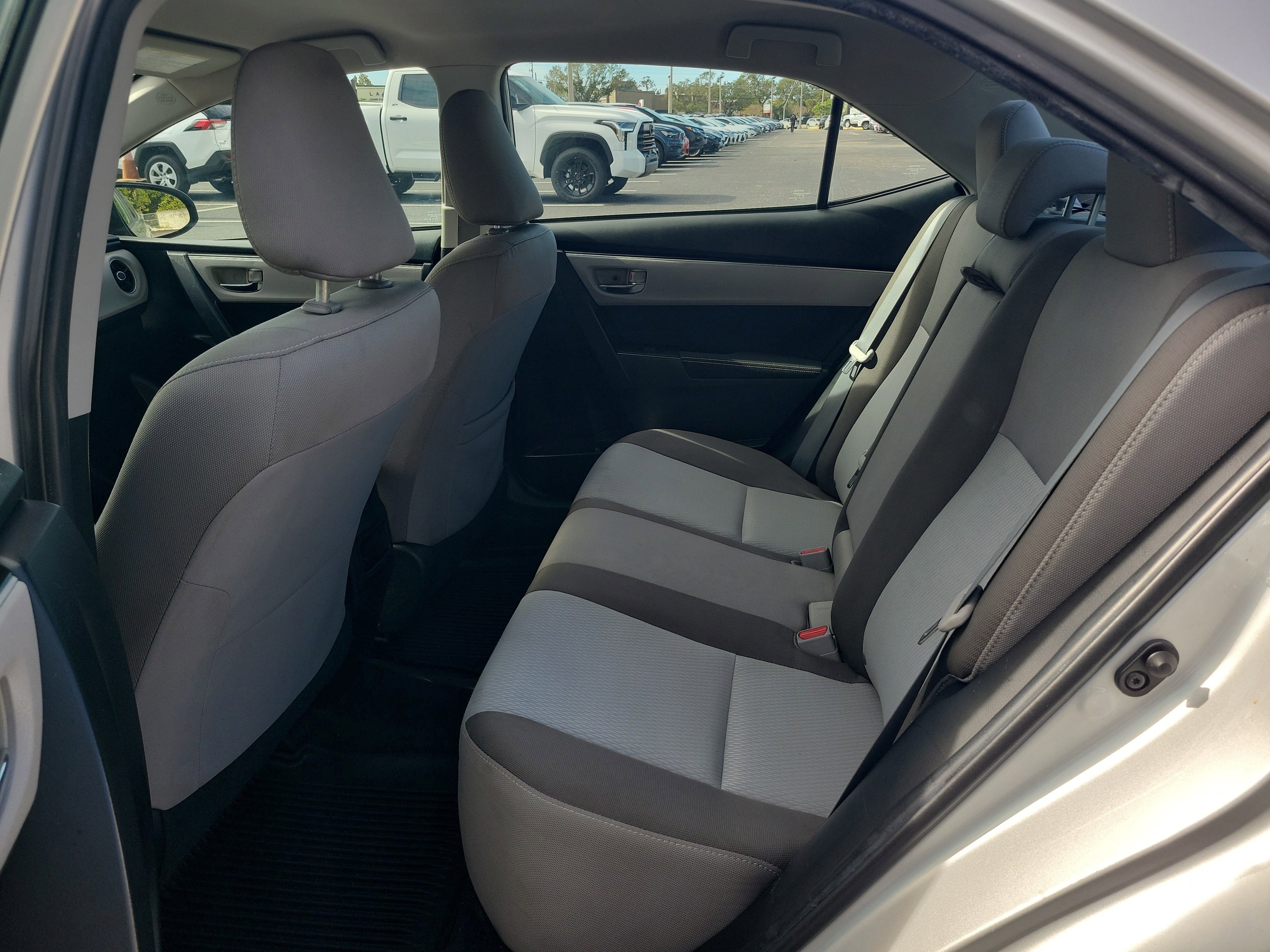 Used 2018 Toyota Corolla LE image 14