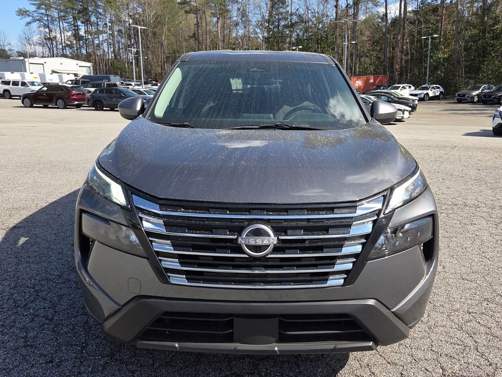 Used 2025 Nissan Rogue SV image 2