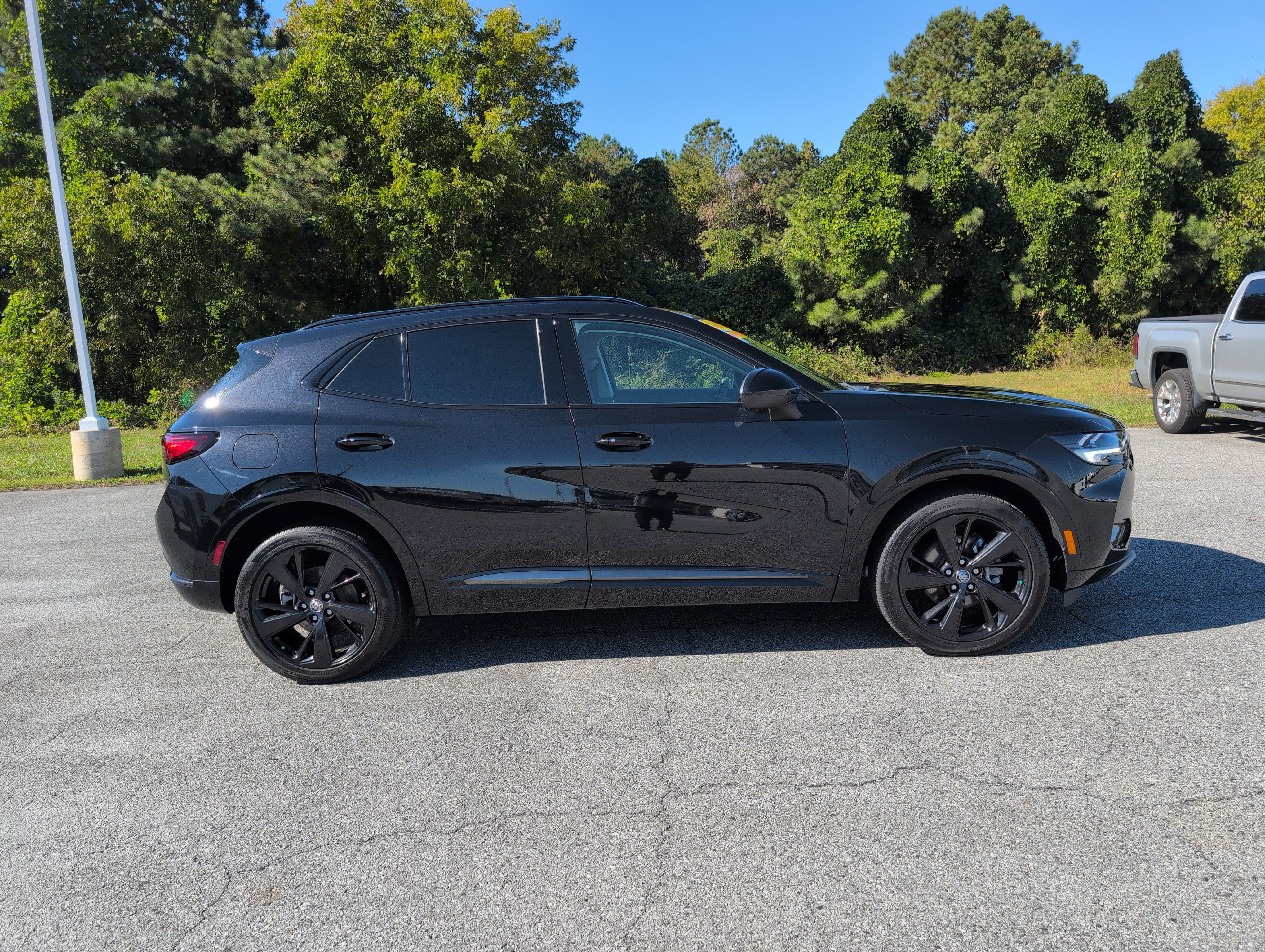 Used 2023 Buick Envision Essence w/ Sport Touring Package image 9