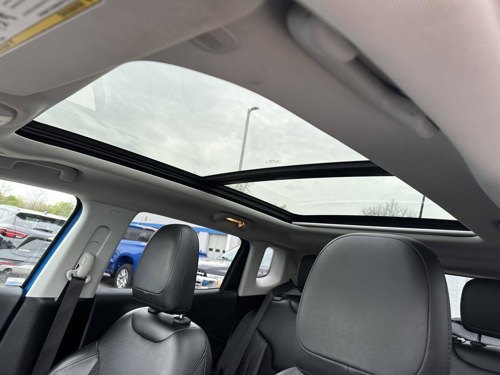 Used 2020 Jeep Compass Latitude AWD/4WD image 35
