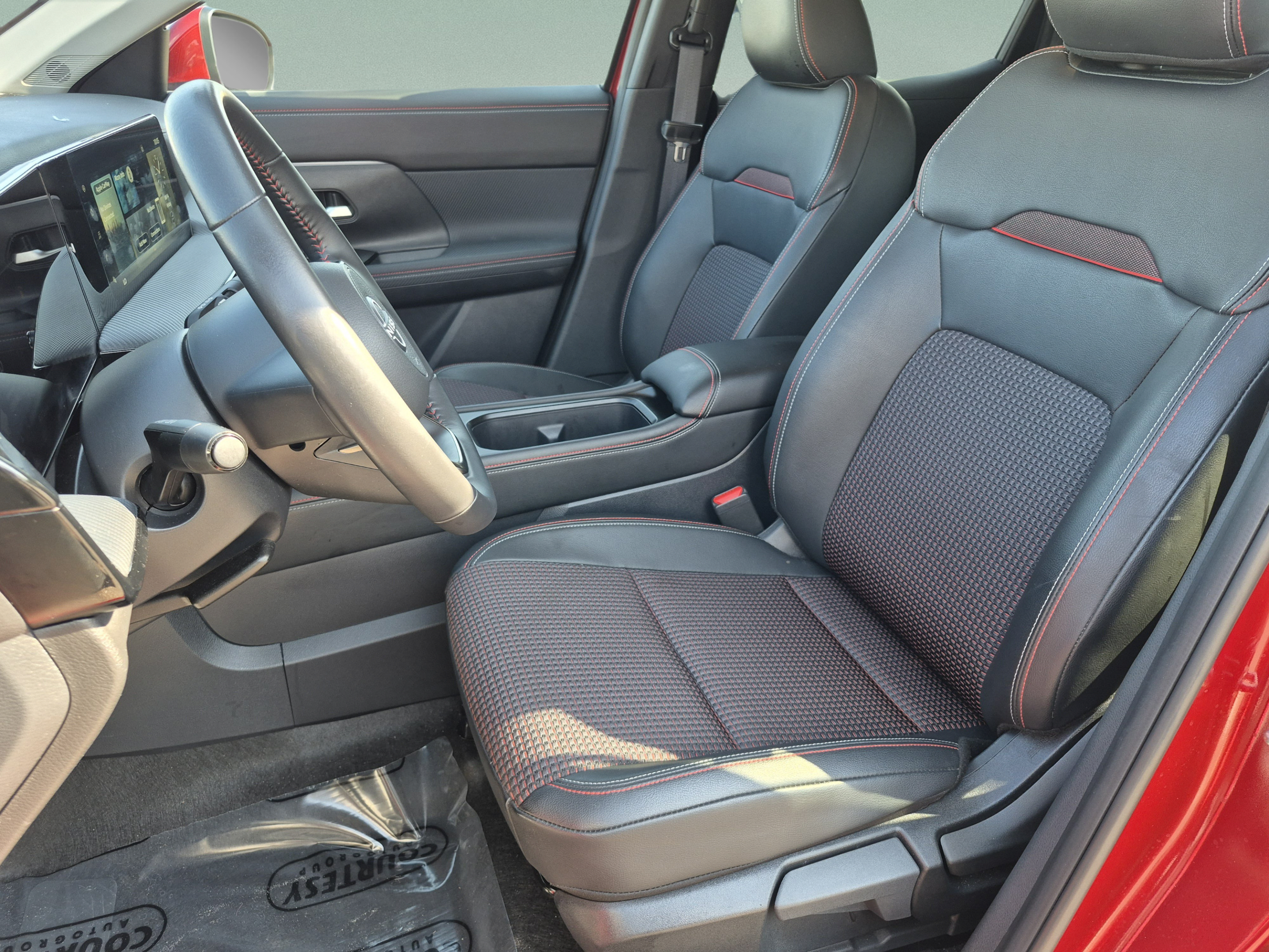 Certified 2025 Nissan Kicks SR FWD image 20