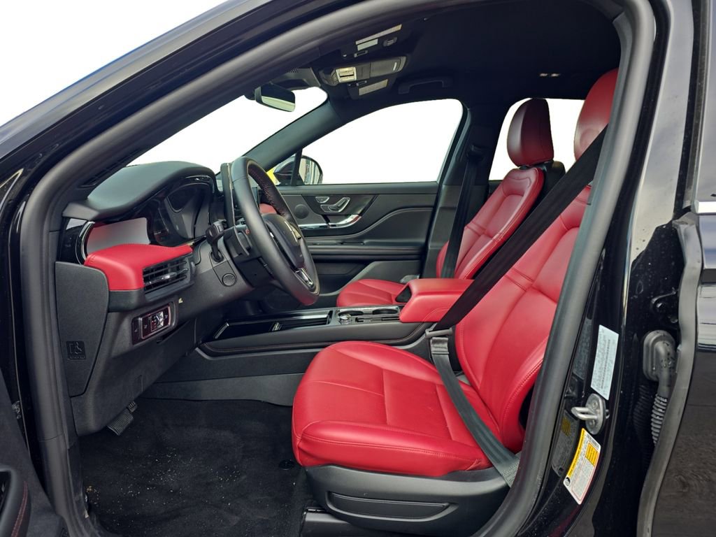 Used 2025 Lincoln Corsair Reserve image 10