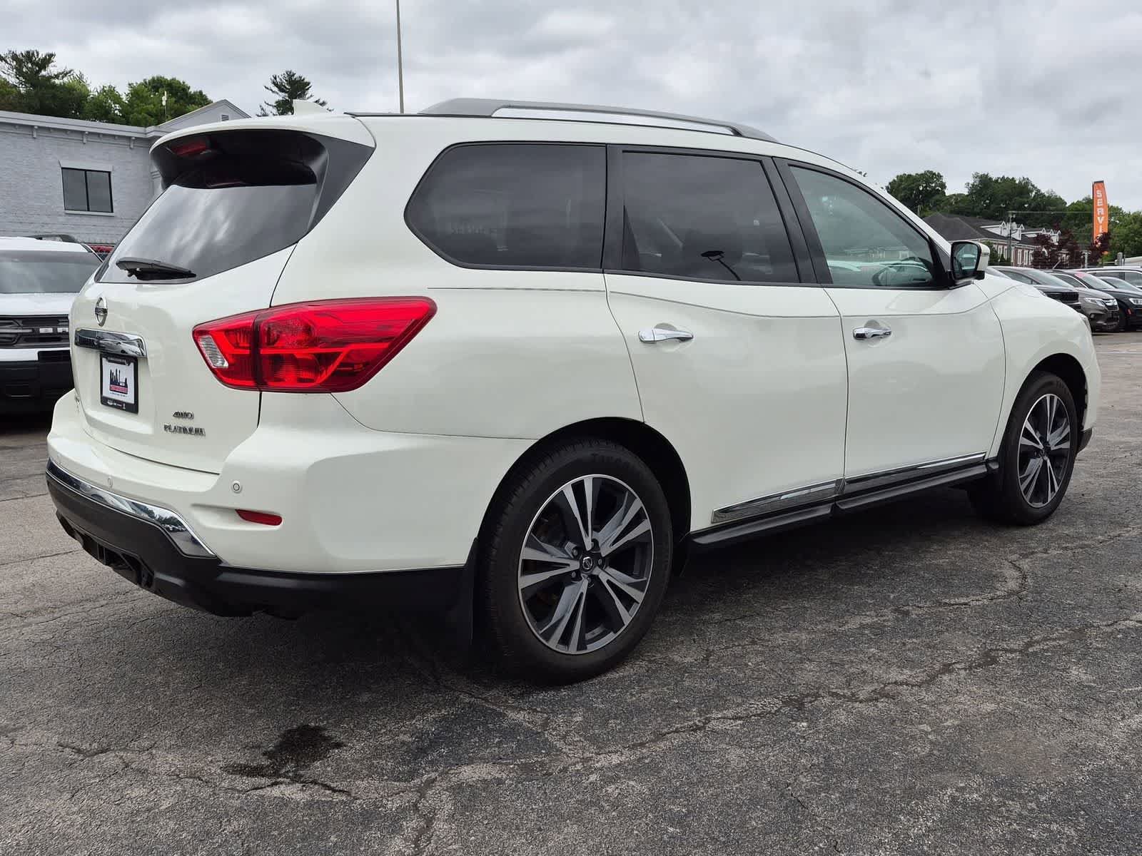 Used 2019 Nissan Pathfinder Platinum AWD/4WD image 8