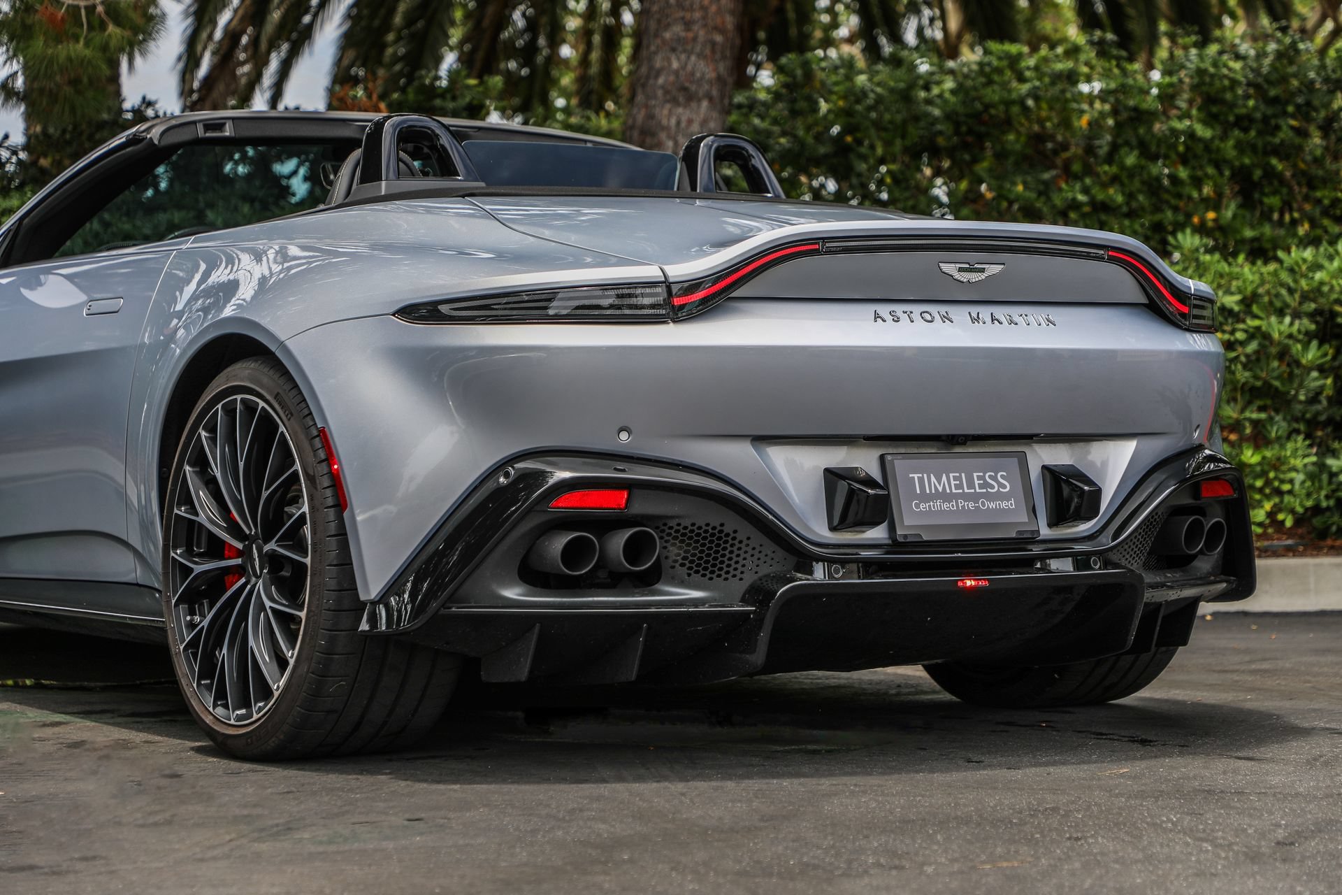 Used 2023 Aston Martin V8 Vantage Roadster RWD image 12