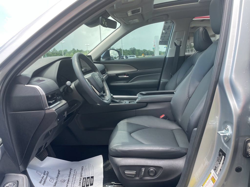Used 2026 Toyota Grand Highlander AWD image 12