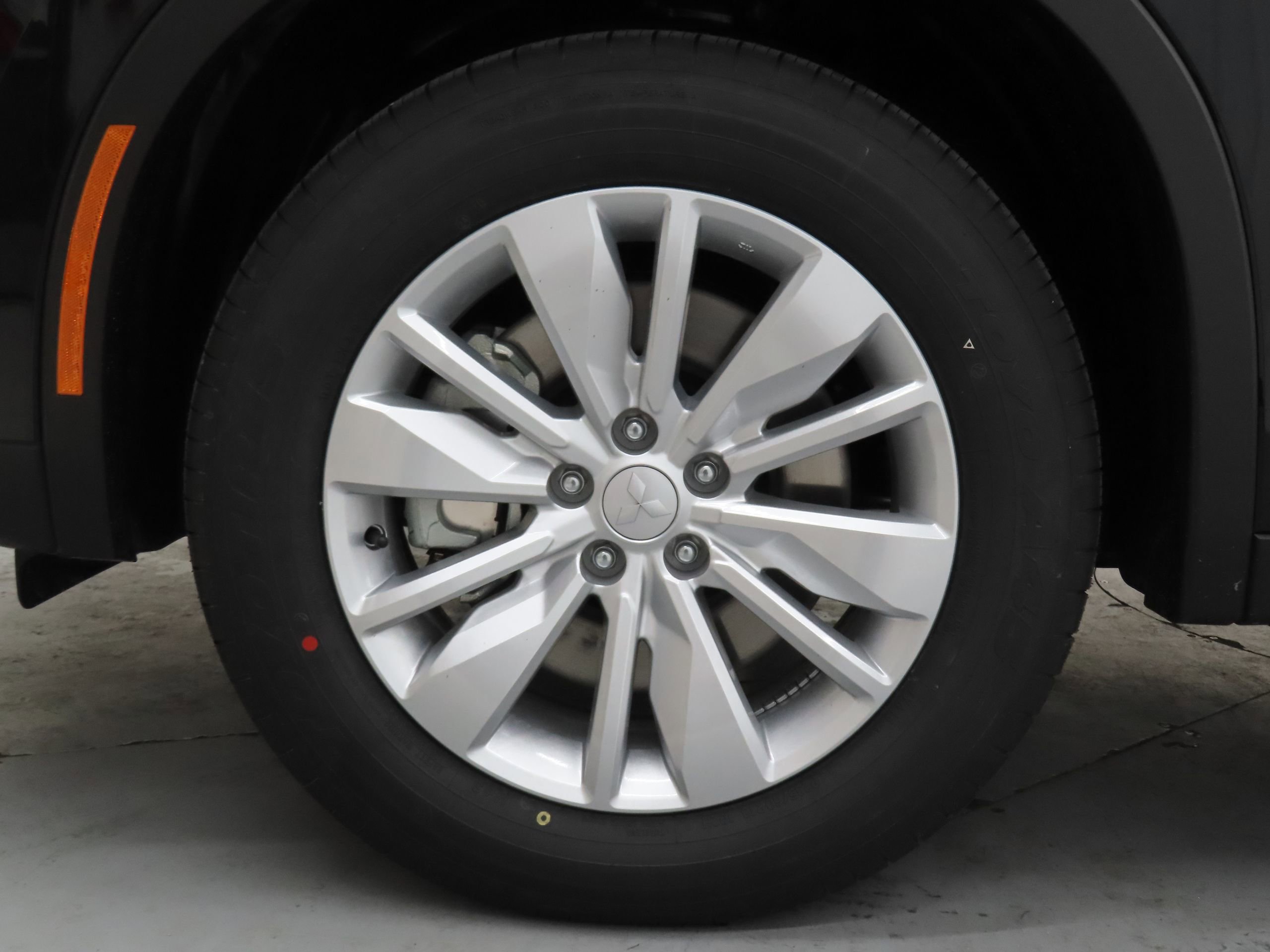 New 2026 Mitsubishi Outlander ES image 26