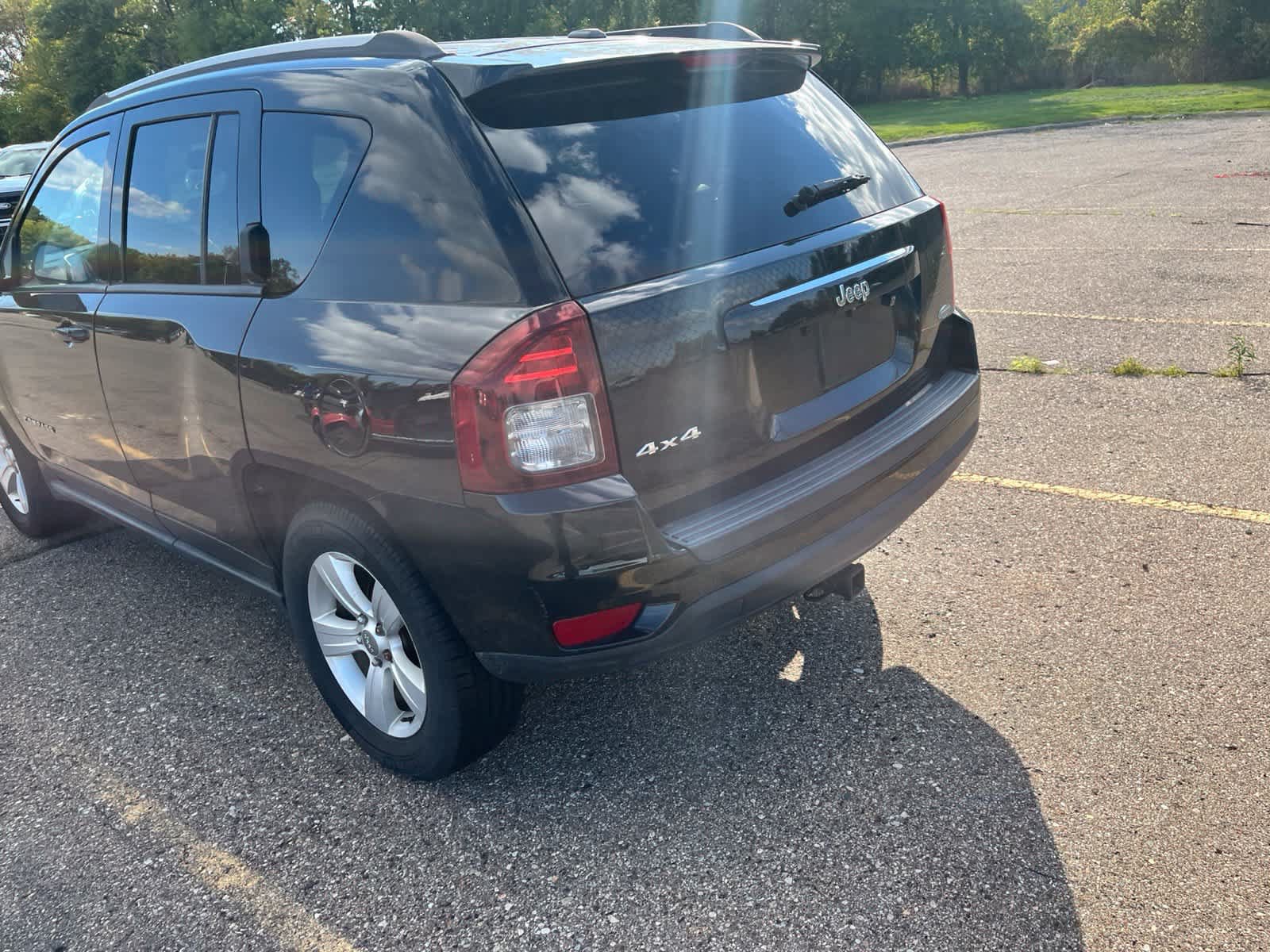 Used 2017 Jeep Compass Latitude AWD/4WD image 10