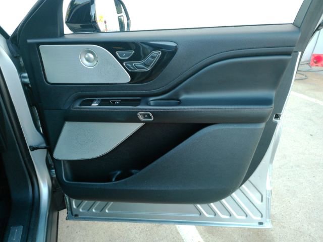 Used 2020 Lincoln Aviator Grand Touring w/ Equipment Group 301A AWD/4WD image 23