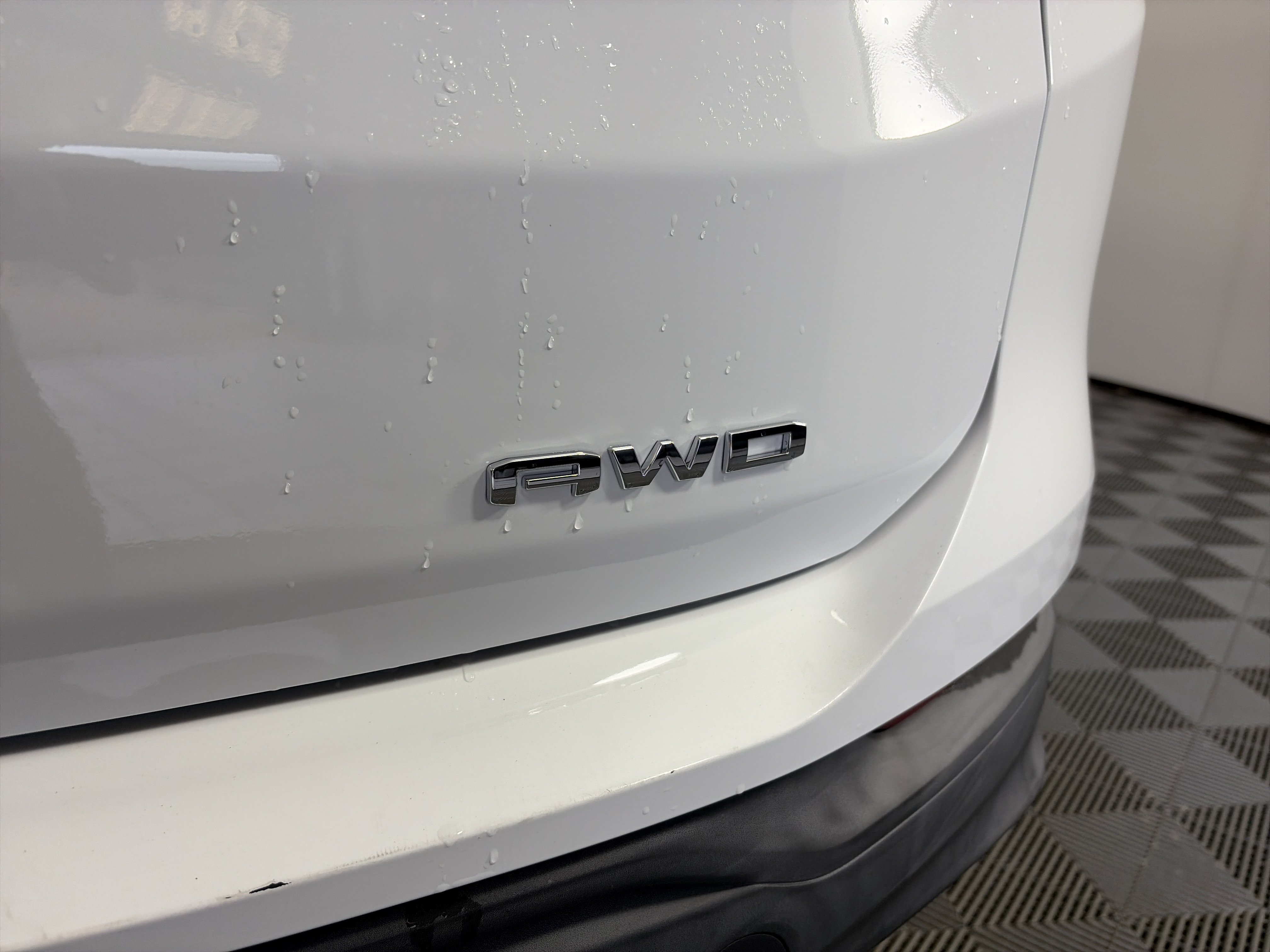 Used 2024 GMC Terrain SLE AWD/4WD image 16