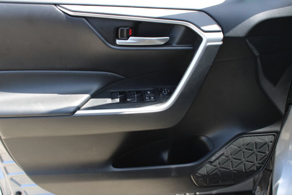 Used 2024 Toyota RAV4 XLE AWD/4WD image 31