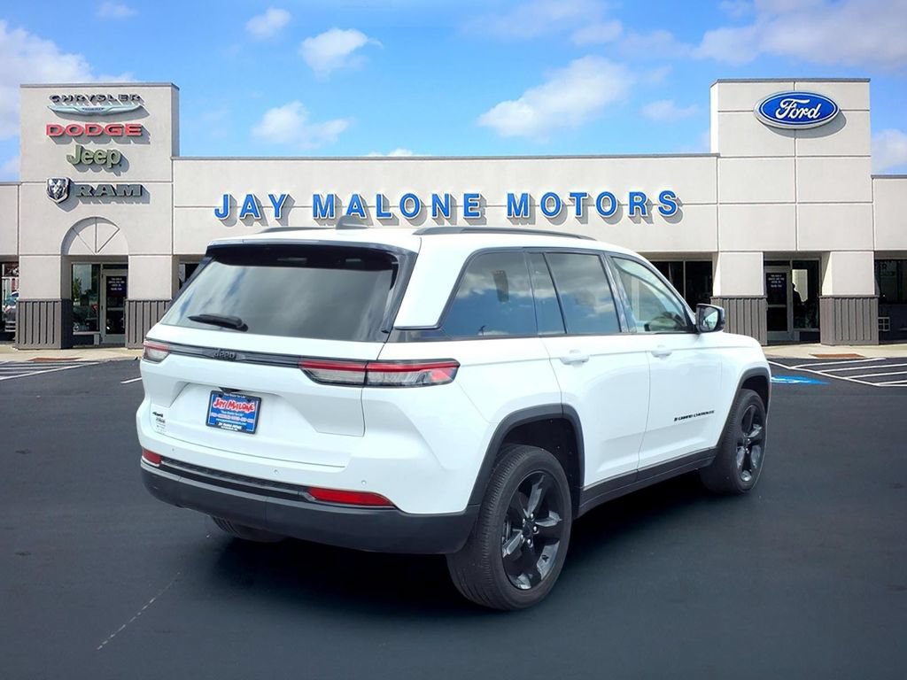 Used 2023 Jeep Grand Cherokee Altitude AWD/4WD image 3