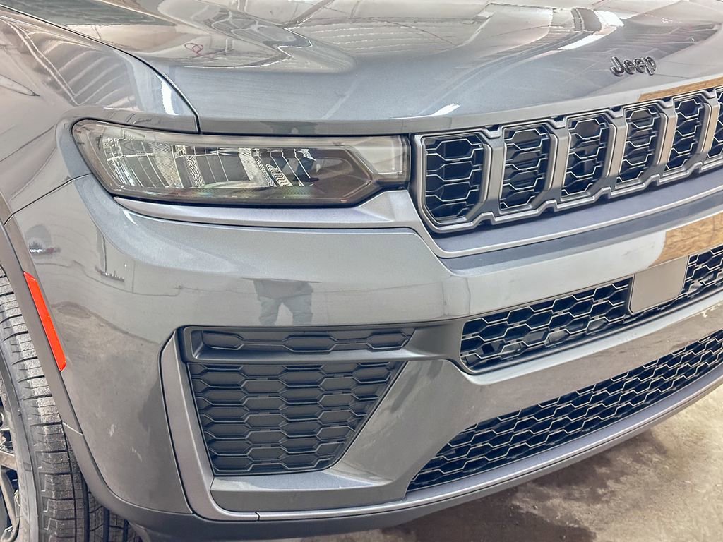 New 2026 Jeep Grand Cherokee Altitude image 12