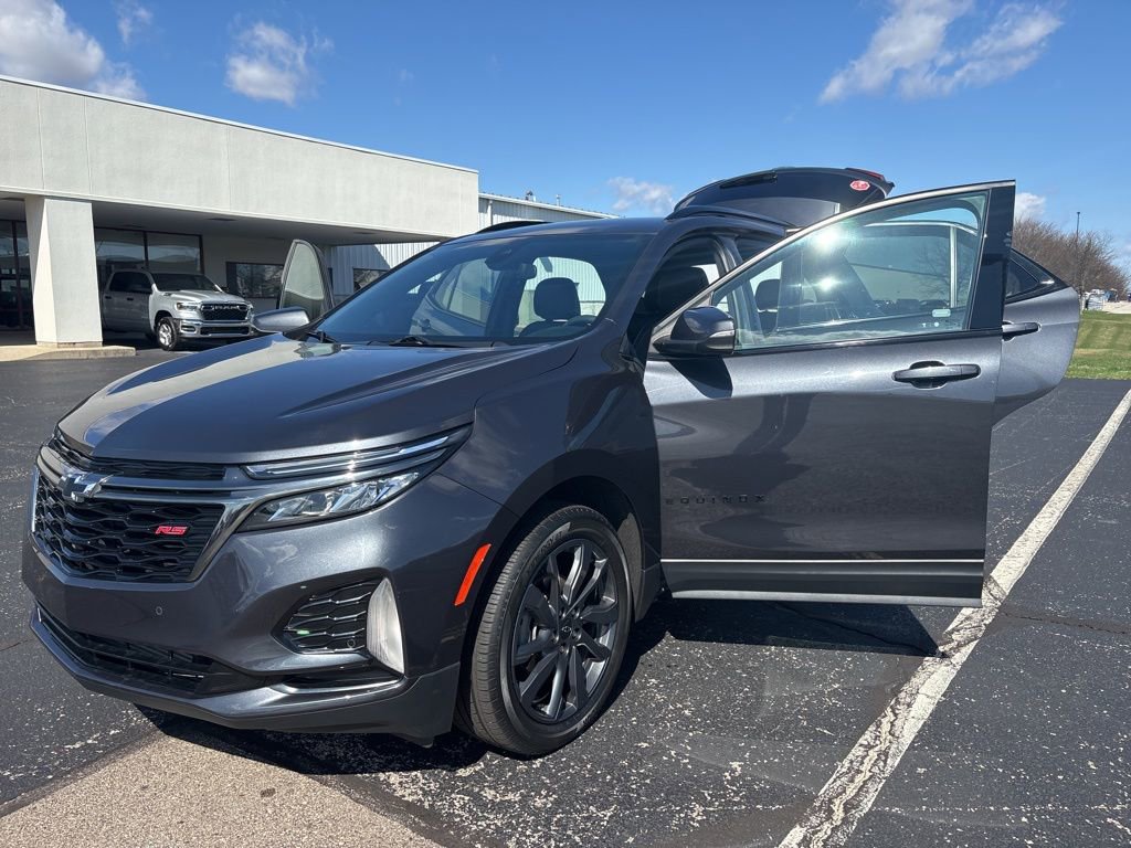 Used 2023 Chevrolet Equinox RS FWD image 17