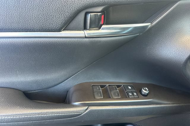 Used 2021 Toyota Camry XSE FWD image 11