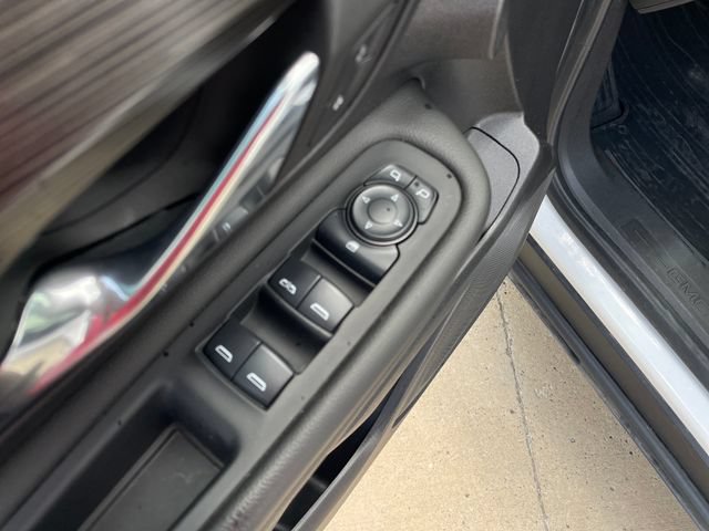 Used 2024 GMC Terrain SLE w/ Driver Convenience Package FWD image 11