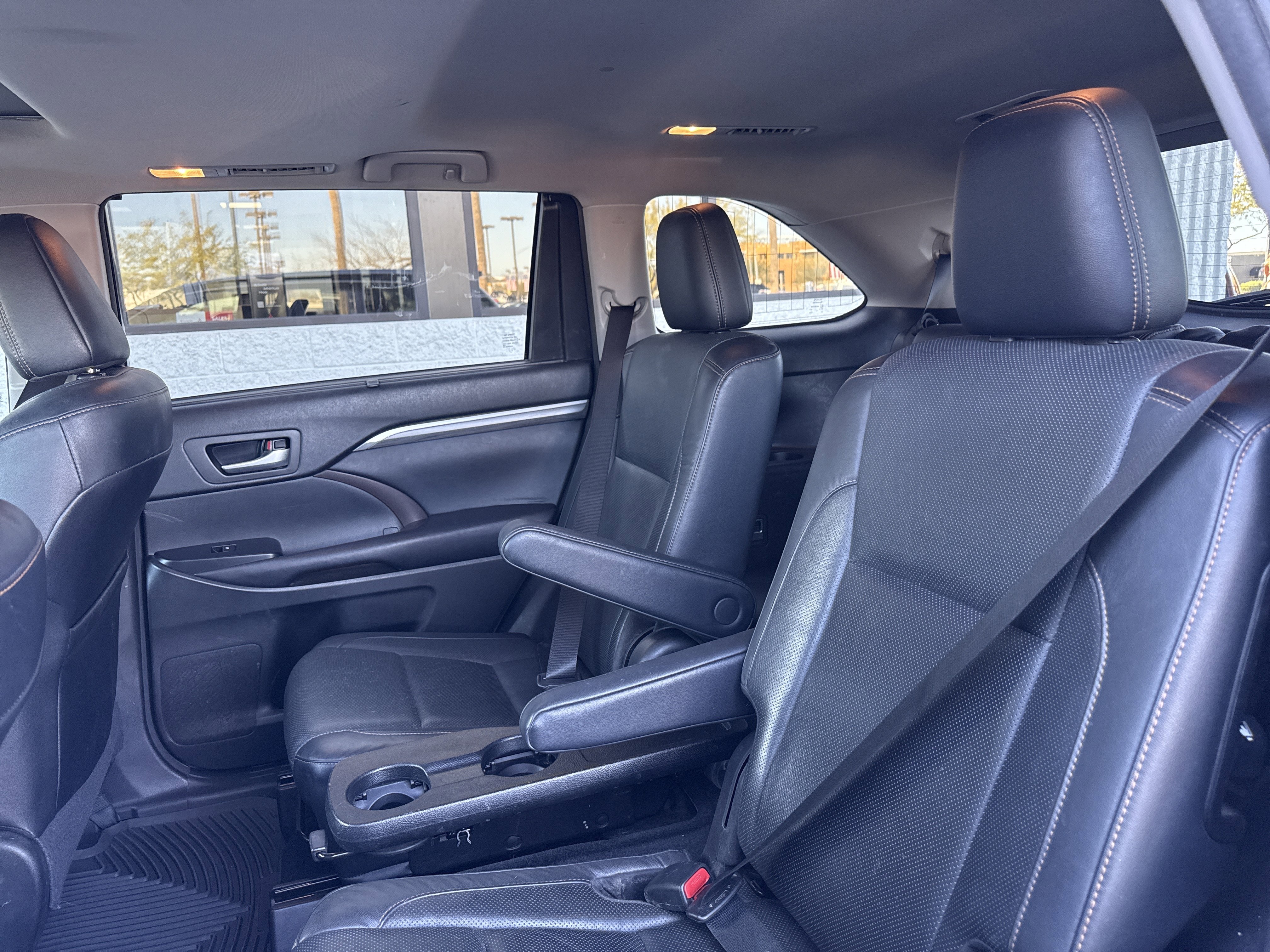 Used 2017 Toyota Highlander Limited image 26