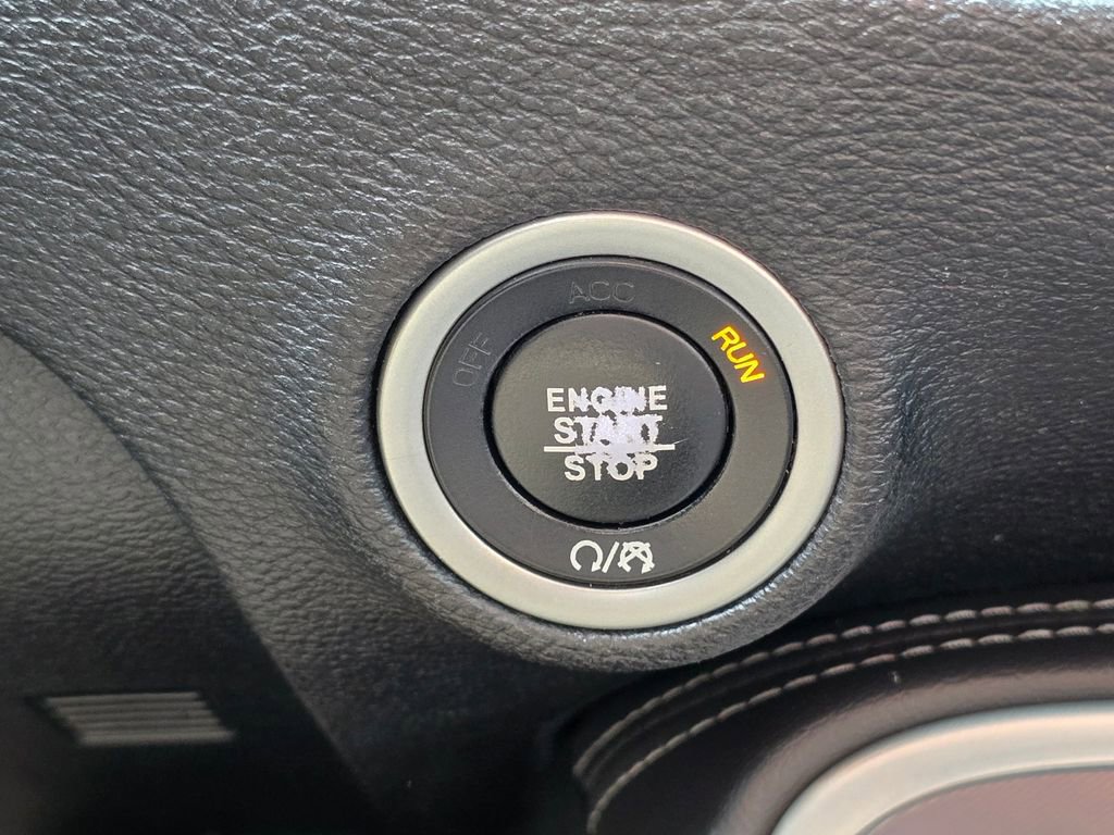 Used 2019 Dodge Challenger SXT image 33